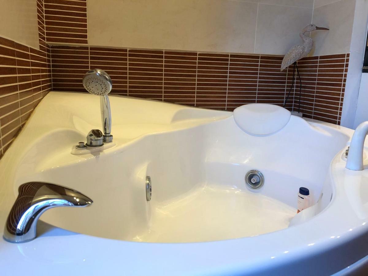 Le Carre Des Arts Hotel Le Cateau-Cambresis Екстериор снимка